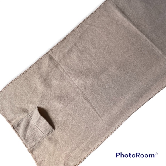 Over Shoulder Wrap With Pockets! - Picture 2 of 9